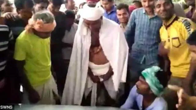 Facebook: Monje indio arrastra vehículo con sus genitales frente a miles [VIDEO]