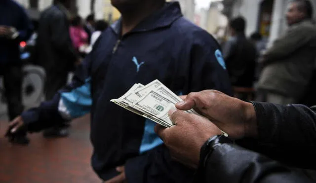 Precio del dólar hoy, sábado 14 de enero del 202, en los d bancos peruanos y el mercado paralelo. Foto: AFP