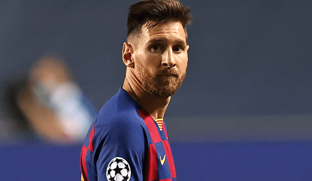 La imagen viral de Lionel Messi abatido en el vestuario del Barcelona en partido contra el Bayern. (FOTO: AFP).