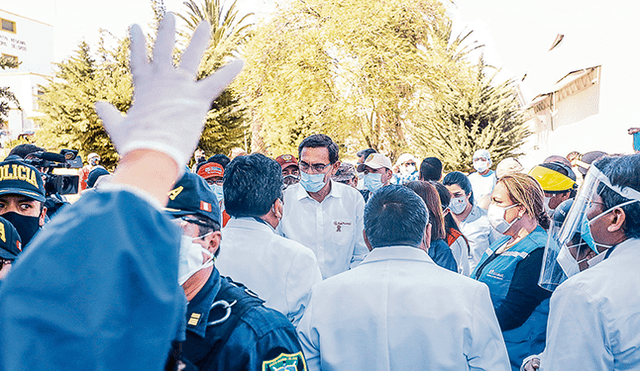 Médicos del Hospital Honorio Delgado pidieron más equipos y personal al presidente Martín Vizcarra. Foto: Oswald Charca