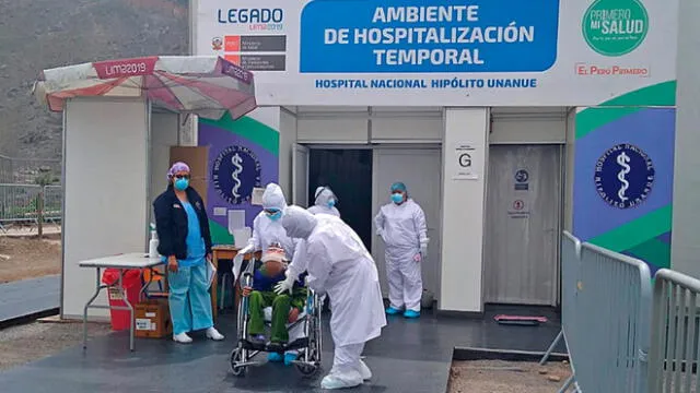 Paciente fue despedida entre aplausos por el personal sanitario. Foto: CAAT Hipólito Unanue