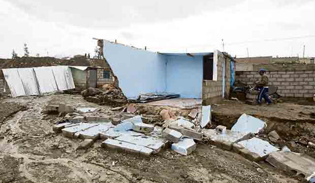Pasajeros varados y más de mil viviendas afectadas por lluvias en Arequipa