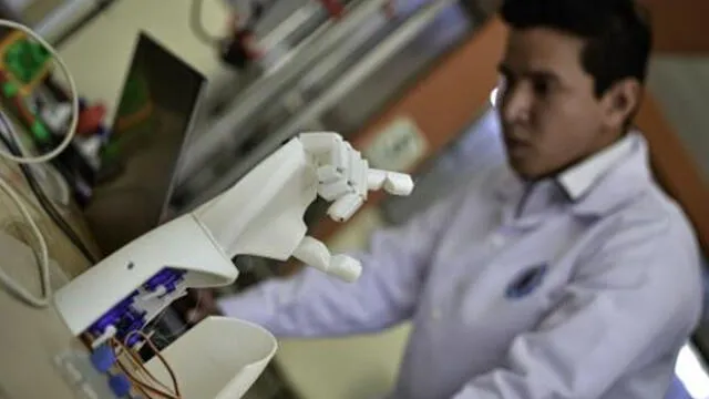 Piura: estudiantes inventan instrumento orientado al lenguaje de señas