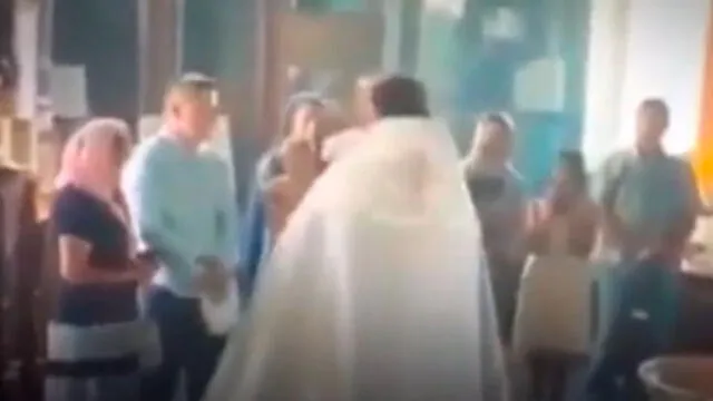 El sacerdote Vasili Necheporenko violentó a un bebé durante su bautizo. Foto: Captura/Youtube