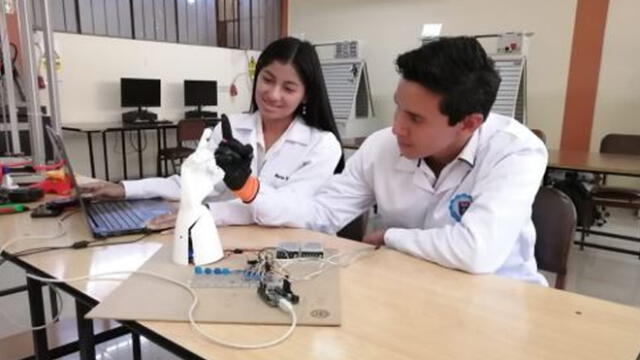 Piura: estudiantes inventan instrumento orientado al lenguaje de señas