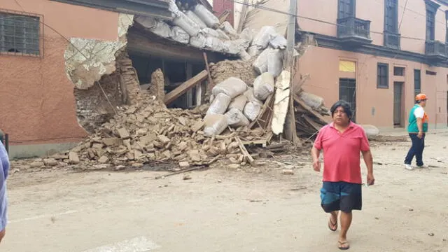 Cercado de Lima: madre e hijo salvan de morir tras derrumbarse casona por exceso de peso [VIDEO]