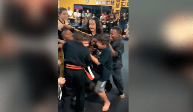 Facebook: niño karateka no pudo superar prueba, sus amigos lo alientan y sucede esto [VIDEO]