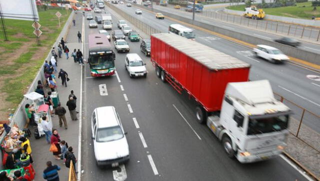 Burgomaestre aseguró que tomará medidas para mejorar el tránsito en Lima.  Foto: Archivo.
