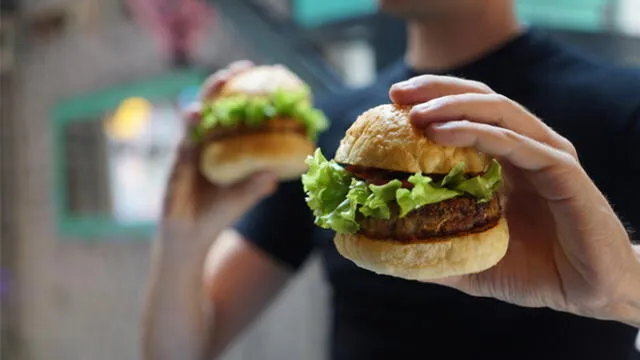 La primera hamburguesa fue servida en Estados Unidos por un inmigrante alemán. (Foto: pexels.com)