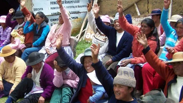 Asamblea comunal del programa Juntos, en Huancavelica.