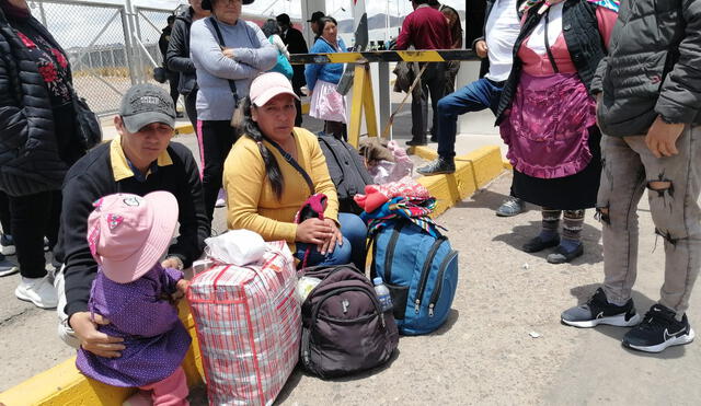 Pasajeros varados en aeropuerto de Juliaca. Foto: Kleber Sánchez / URPI-LR