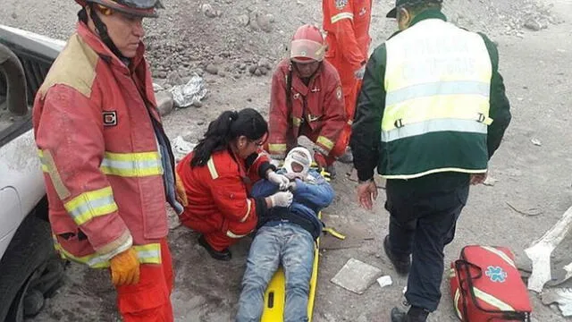 Dos heridos tras despiste y volcadura de camioneta en Moquegua