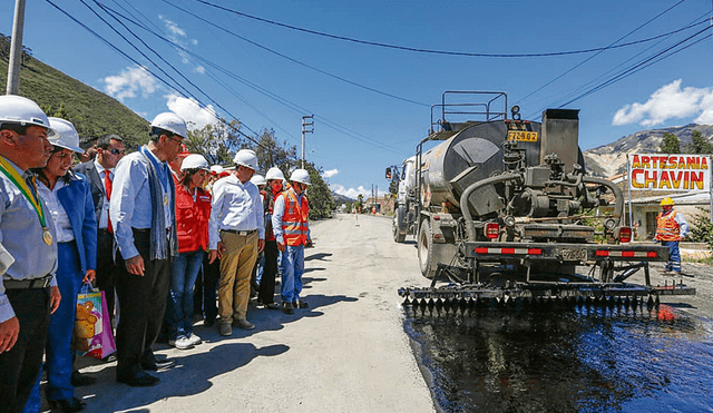 Vizcarra ofreció apoyo para construir mil kilómetros de carretera asfaltada en Áncash