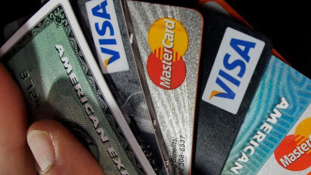 Consumo con tarjeta de crédito y débito empieza a moderarse en julio