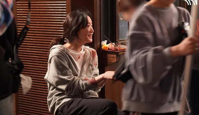 Kim Go Eun en el detrás de cámaras del episodio 11 de The King: The Eternal Monarch (SBS, 2020)