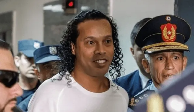 Ronaldinho rompe su silencio tras quedar detenido en Paraguay.