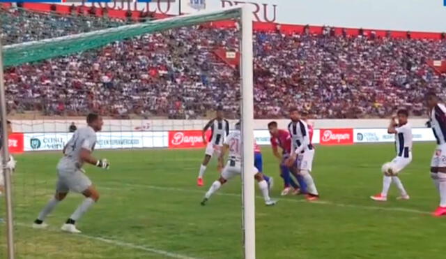 Fuentes anotó autogol tras un pivoteo de Ramírez. Foto: Gol Perú