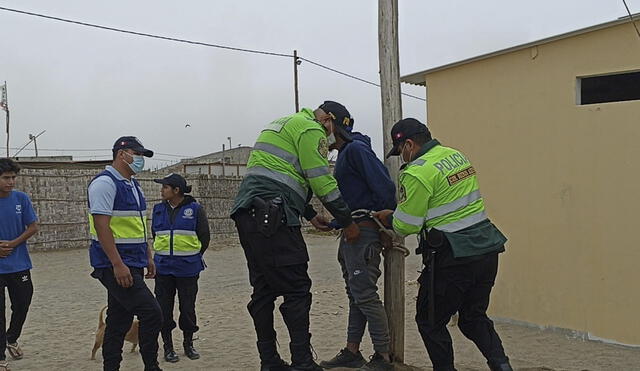 El sujeto identificado como Jonatan Valerio Quiroz López (20) fue aprehendido por serenos y policías