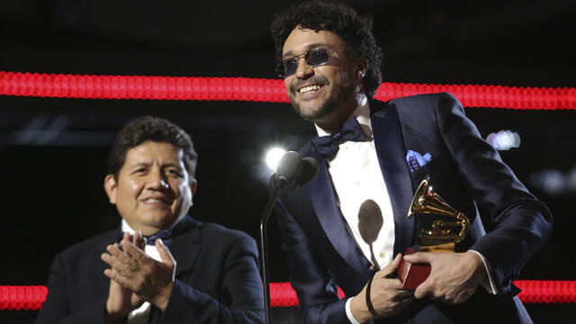 Andrés Cepeda agradece a piurano Kike Purizaga al llevarse el Latin Grammy