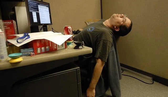 ¿Es una falta ética dormir en el trabajo? [Fotos]