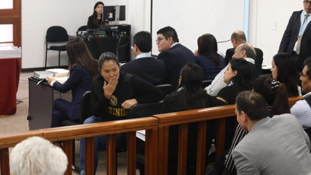 El gesto entre Keiko Fujimori y Mark Villanella durante audiencia [FOTO y VIDEO]