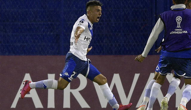 Thiago Almada marcó los dos goles del partido entre Vélez y Deportivo Cali. Foto: AFP