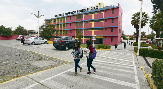 Arequipa: Estafan a 400 estudiantes del instituto Pedro P. Díaz 