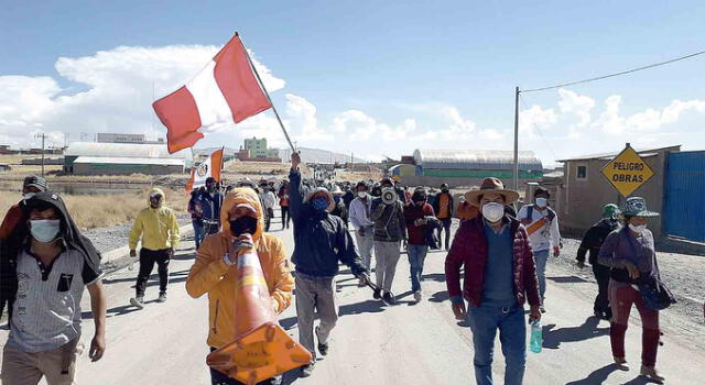 CORREDOR MINERO. Manifestantes mantienen bloqueado el corredor vial como como una forma de presionar a la minera Antapaccay para que apruebe el bono