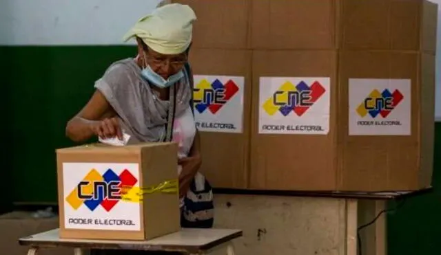 El chavismo busca arrasar en las cuestionadas elecciones de este domingo en Venezuela y entregarle al presidente Nicolás Maduro el control del Parlamento. Foto: EFE