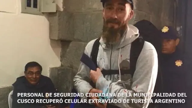 Turista argentino contento porque serenos encontraron su celular en Cusco [VIDEO]