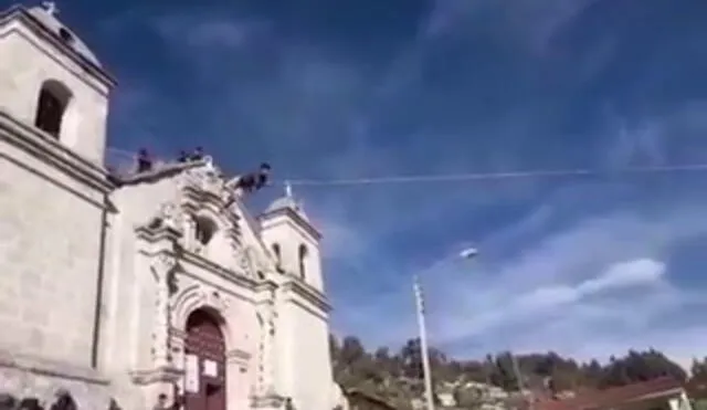 Huancavelica: Joven danzante de tijeras cayó de gran altura en fiesta patronal [VIDEO]