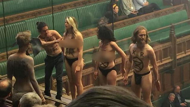 Activistas semidesnudos interrumpen en el Congreso para protestar por medioambiente [FOTOS]