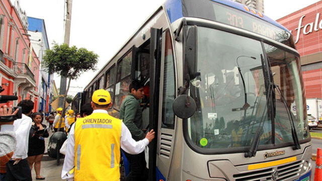  Denuncian cobros irregulares en buses de Corredor Azul