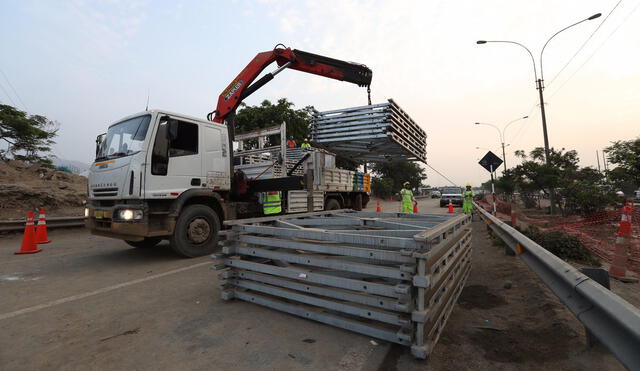 Vía Ramiro Prialé se reabrirá en una semana tras colocación de puente modular