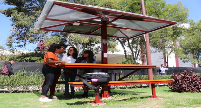 Universidad en Arequipa instala módulos solares para cargar aparatos tecnológicos
