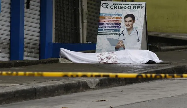 En Guayaquil la emergencia por el coronavirus se ha vuelto dramática. Foto: EFE