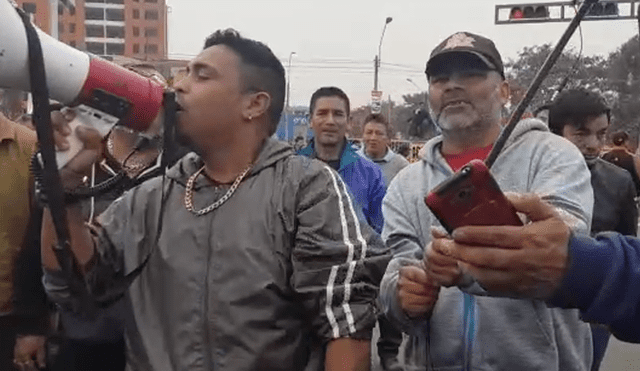 Peruano improvisa rap contra cobro de peajes en Puente Piedra.