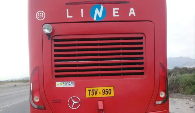 Bus de transporte interprovincial está varado en Virú