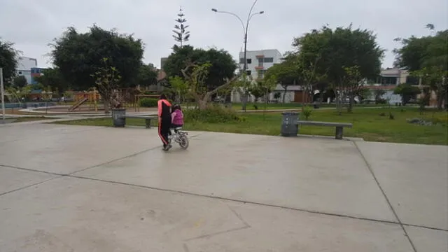 Menores de 14 años circulan por parques en San Isidro. (Foto: Grace Mora / GLR - URPI)