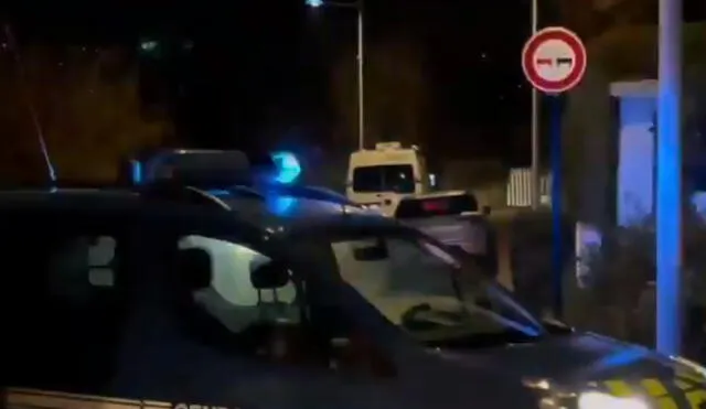 La Policía ha acordonado el edificio mientras intenta negociar con el atacante. Foto: captura video Twitter