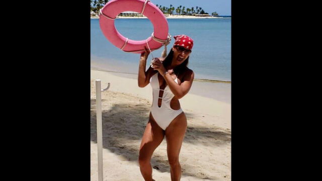 A sus 50 años, mamá de Patricio Parodi hace atrevidos 'bikinazos'