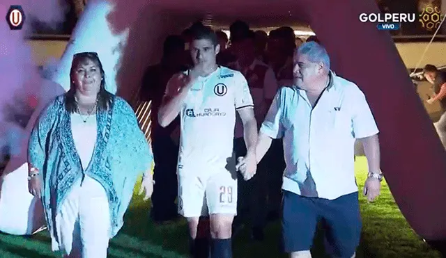 Universitario: Aldo Corzo recibió fantástica ovación por parte de la hinchada 'crema' [VIDEO]