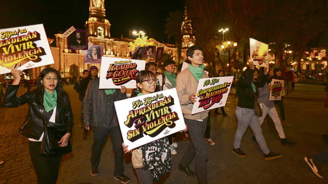 Mujeres salieron a las calles de Arequipa y Cusco para exigir una mejor justicia