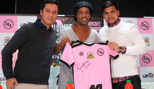 Ronaldinho:"Paolo Guerrero es uno de los mejores delanteros del mundo"