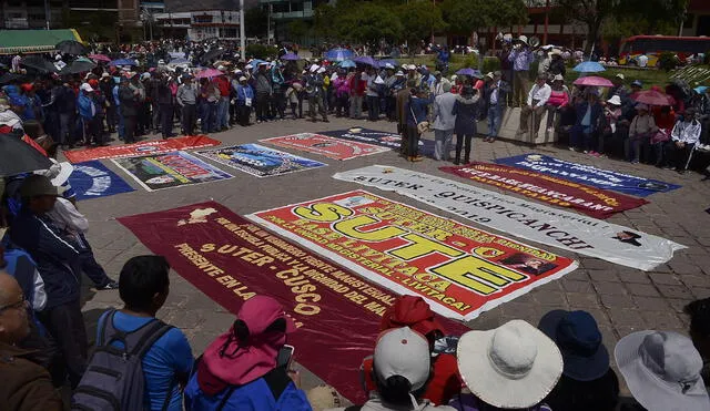 Maestros del Cusco reinician huelga por aumento de sus salarios