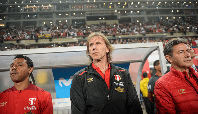 Nolberto Solano junto a Ricardo Gareca y Sergio Satín. | Foto: AFP