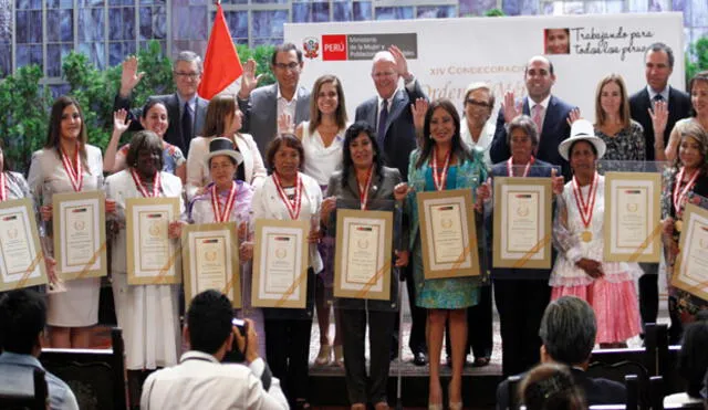 Gobierno condecoró a 13 destacadas mujeres con la Orden al Mérito