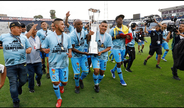 Binacional perdió 2-0 de visita frente a Alianza Lima, pero logró conquistar el primer título de su historia del campeonato peruano.