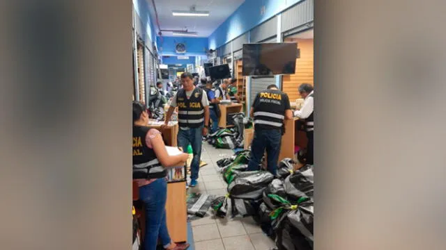 Polvos Azules: intervienen stands que fabricaban y vendían DVD’s “piratas” [FOTOS y VIDEO]