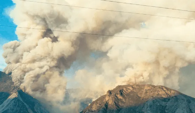Mollepata. Incendio lleva más de 72 horas en el sector de Camas Santa Teresa. Foto: La República